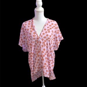 v-neck silky pink shirt ,with lip prints